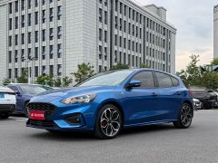 Ford Focus Hatchback EcoBoost 180 Automatic ST Line - ფოტო 3