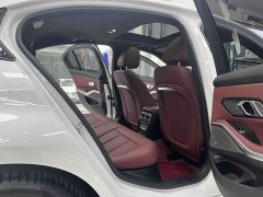 BMW 3 Series 330i M Sport Night Edition Package - ფოტო 13