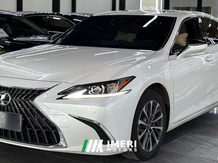 Lexus ES 200 Excellence Edition
