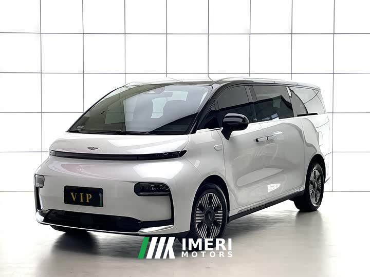 LEVC L380 140-Degree 6-Seat AWD Ultra