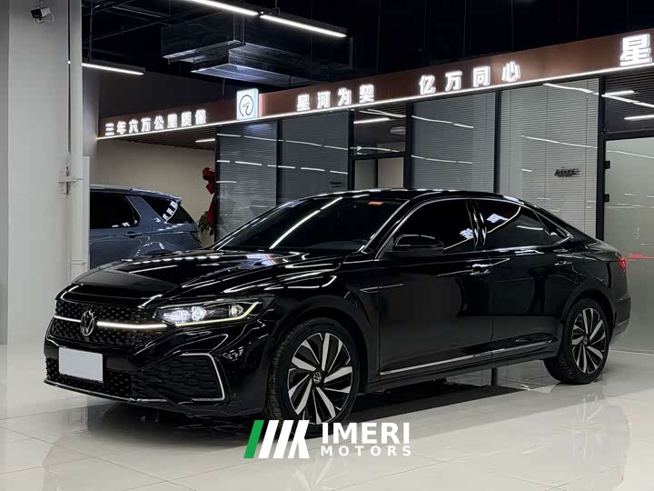 Volkswagen Passat 330TSI Starry Sky Luxury Edition