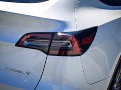 Tesla Model Y Long Range All-Wheel Drive - ფოტო 7