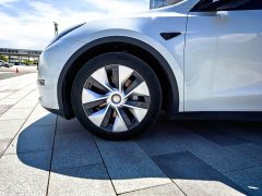 Tesla Model Y Long Range All-Wheel Drive - ფოტო 8