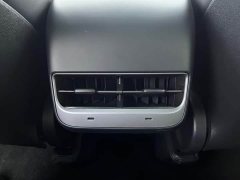 Tesla Model Y Standard Range RWD - ფოტო 15