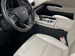 Lexus LM 2023 500h Six-Seat Premium Edition - ფოტო 8