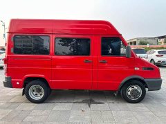 Iveco Daily 2.5T A35M1 Short Wheelbase Mid-Roof Dual Rear Wheels Side Sliding Door 5-9 Seater - ფოტო 4