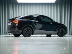 Tesla Model Y Rear-Wheel Drive - ფოტო 10