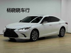 Lexus ES 200 Excellence Edition - ფოტო 1