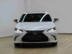 Lexus ES 200 Excellence Edition - ფოტო 2