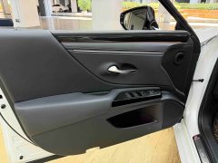 Lexus ES 200 Excellence Edition - ფოტო 8