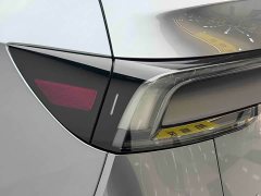 Tesla Model Y Rear-Wheel Drive - ფოტო 10
