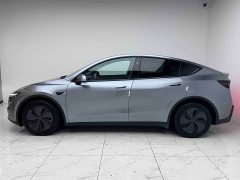Tesla Model Y Rear-Wheel Drive - ფოტო 16