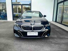 BMW 5 Series 530Li Luxury M Sport Package - ფოტო 2