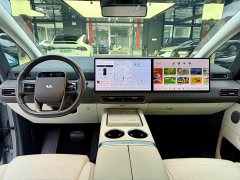 Li Auto Li Xiang MEGA Ultra - ფოტო 9