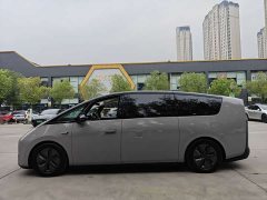 Li Auto Li Xiang MEGA Ultra - ფოტო 4
