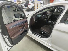 BMW 5 Series Facelift 530Li Premier M Sport Package - ფოტო 3