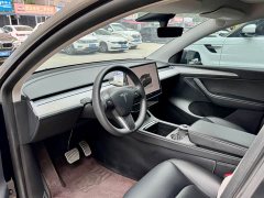 Tesla Model Y Rear-Wheel Drive - ფოტო 4