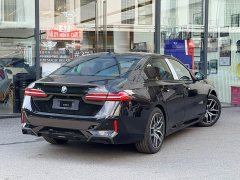 BMW 5 Series 530Li Premier M Sport Package - ფოტო 3