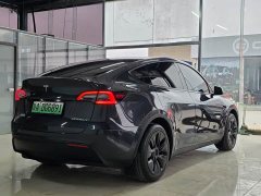 Tesla Model Y Rear-Wheel Drive - ფოტო 4