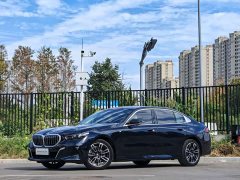 BMW 5 Series 525Li M Sport Package - ფოტო 1