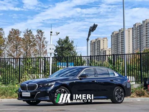2025 BMW 5 Series 525Li M Sport Package