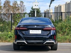 BMW 5 Series 525Li M Sport Package - ფოტო 5