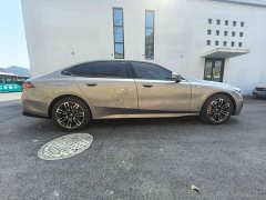 BMW 5 Series 530Li Premier M Sport Package - ფოტო 14