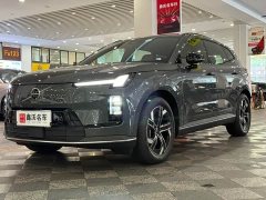Volvo XC70 Plug-in Hybrid 2026 AWD Extended Range Core - ფოტო 1