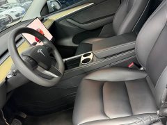Tesla Model Y Rear-Wheel Drive - ფოტო 3