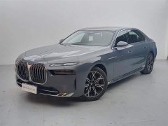 BMW 7 Series 2023 735Li Luxury Line - ფოტო 1
