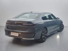 BMW 7 Series 2023 735Li Luxury Line - ფოტო 4