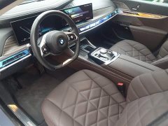 BMW 7 Series 2023 735Li Luxury Line - ფოტო 8