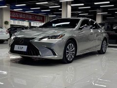 Lexus ES 200 Excellence Edition - ფოტო 1