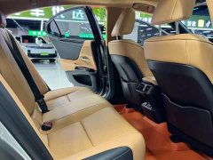 Lexus ES 200 Excellence Edition - ფოტო 17