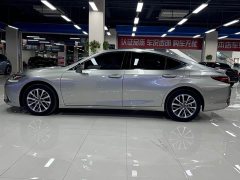 Lexus ES 200 Excellence Edition - ფოტო 4