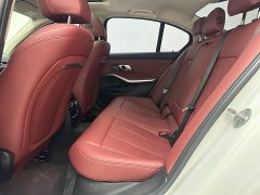 BMW 3 Series 320i M Sport Package - ფოტო 20