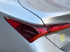 Toyota Avalon Hybrid 2.5L XLE Premium - ფოტო 12