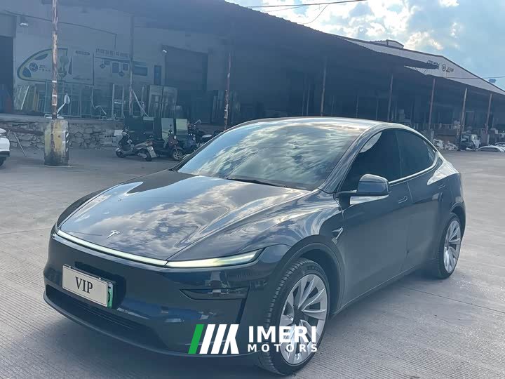 Tesla Model Y Long Range Rear-Wheel Drive