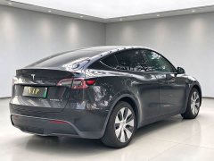 Tesla Model Y Rear-Wheel Drive - ფოტო 4