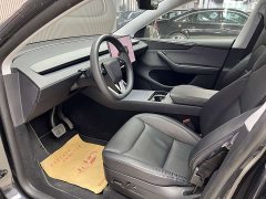Tesla Model Y Rear-Wheel Drive - ფოტო 4