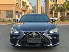 Lexus ES 200 Excellence Edition - ფოტო 2