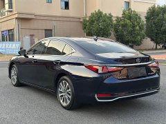 Lexus ES 200 Excellence Edition - ფოტო 4