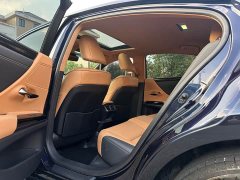 Lexus ES 200 Excellence Edition - ფოტო 5