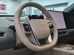 Li Auto i6 Two-Wheel Drive Standard - ფოტო 4