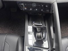 Hyundai Elantra 1.5L CVT Luxury - ფოტო 13