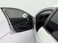Hyundai Elantra 1.5L CVT Luxury - ფოტო 10
