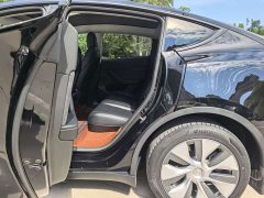 Tesla Model Y Long Range All-Wheel Drive - ფოტო 12