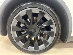 Tesla Model Y Long Range All-Wheel Drive - ფოტო 8