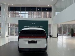 Li Auto Li Xiang MEGA Ultra - ფოტო 2
