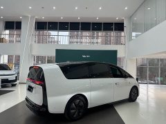 Li Auto Li Xiang MEGA Ultra - ფოტო 3